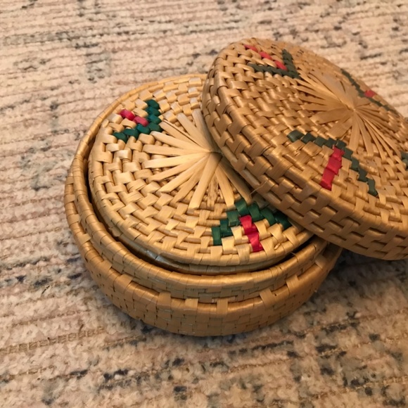Vintage woven straw coaster set. Set of 6 - Picture 3 of 6